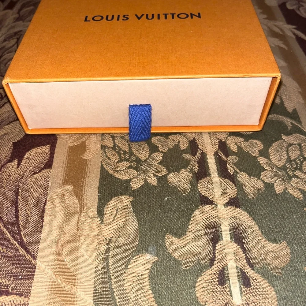 Authentic Louis Vuitton Red Patent Leather Card & Agenda Notes Holder, dust bag - Picture 10 of 14